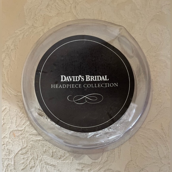 NWT- David’s Bridal Silver Bridal Comb w Rhinestones and Crystal Clusters - Picture 3 of 4